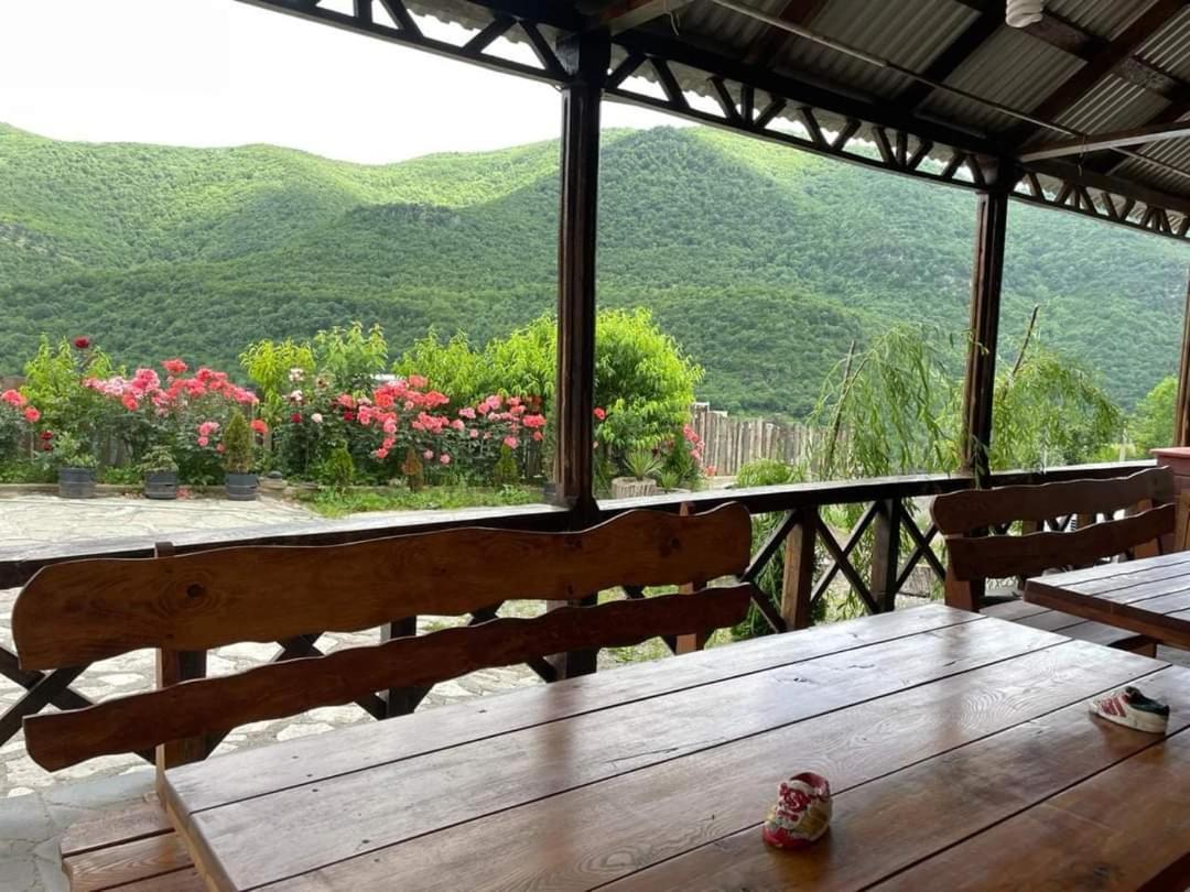 Green garden Կանաչ այգի Idzjevan Buitenkant foto