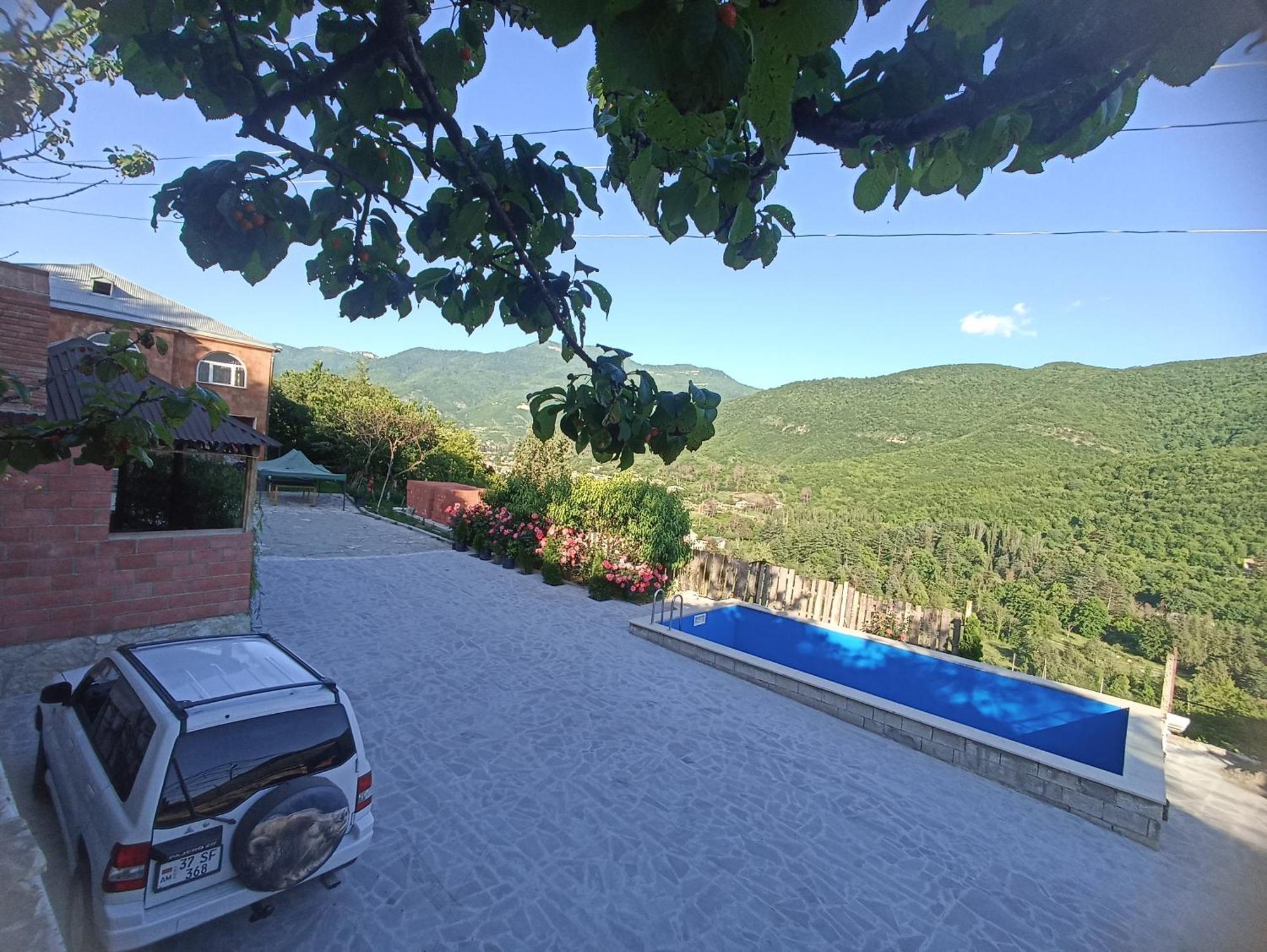 Green garden Կանաչ այգի Idzjevan Buitenkant foto