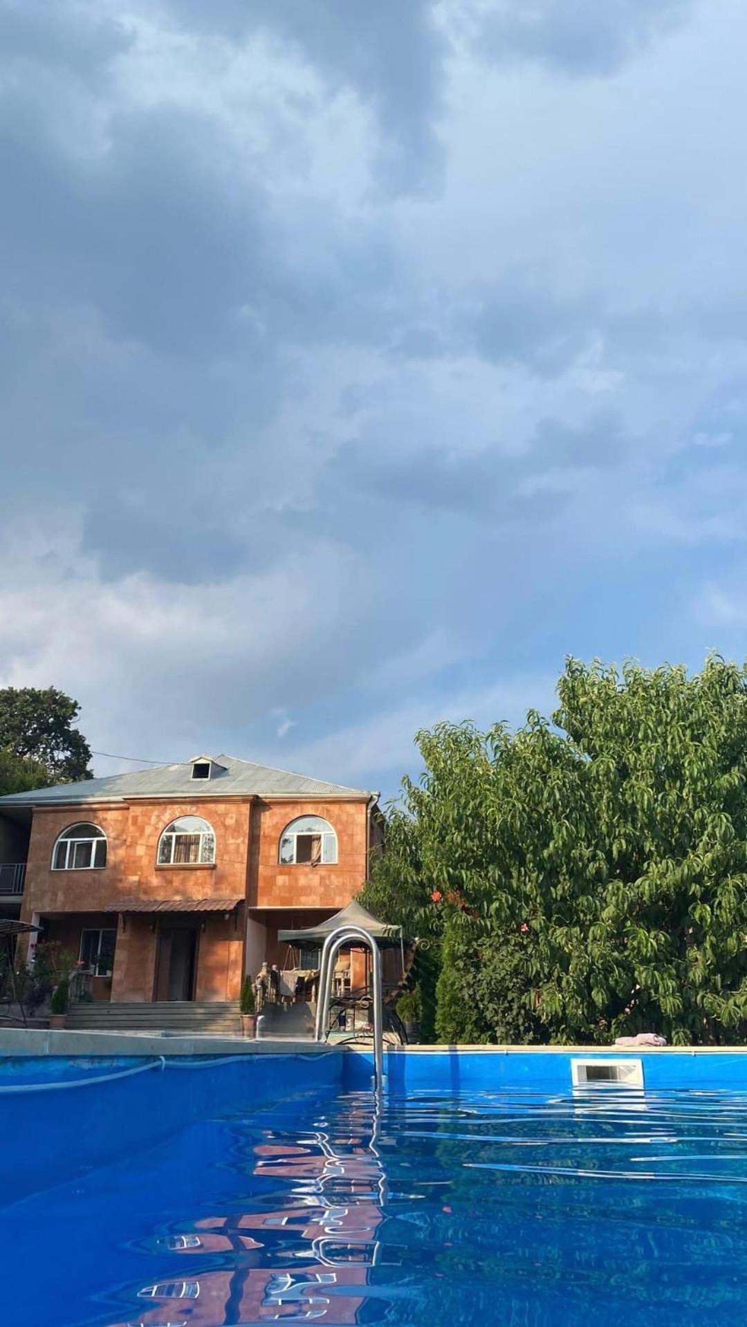 Green garden Կանաչ այգի Idzjevan Buitenkant foto